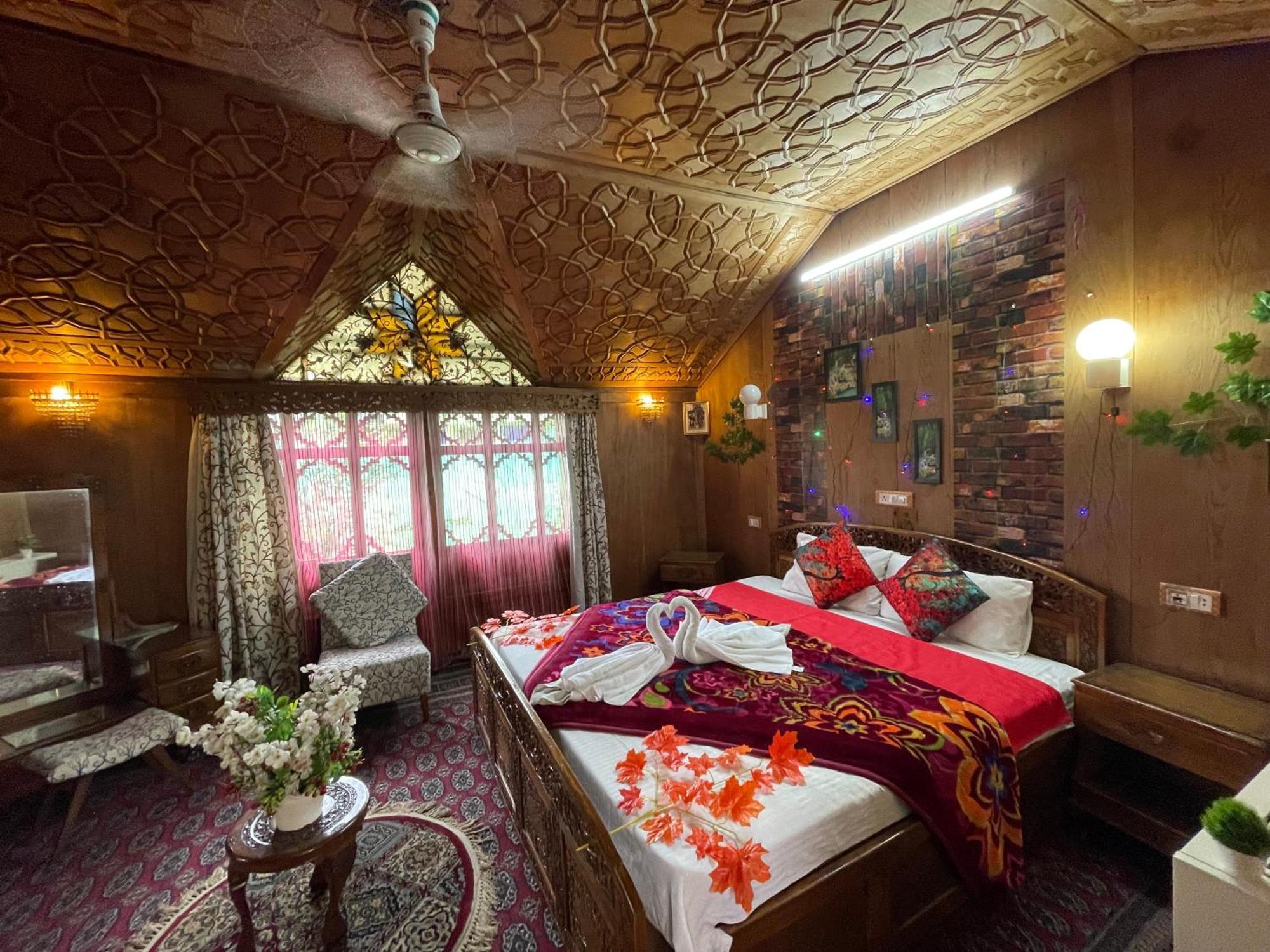 Srīnagar New Sea Palace Houseboats מראה חיצוני תמונה