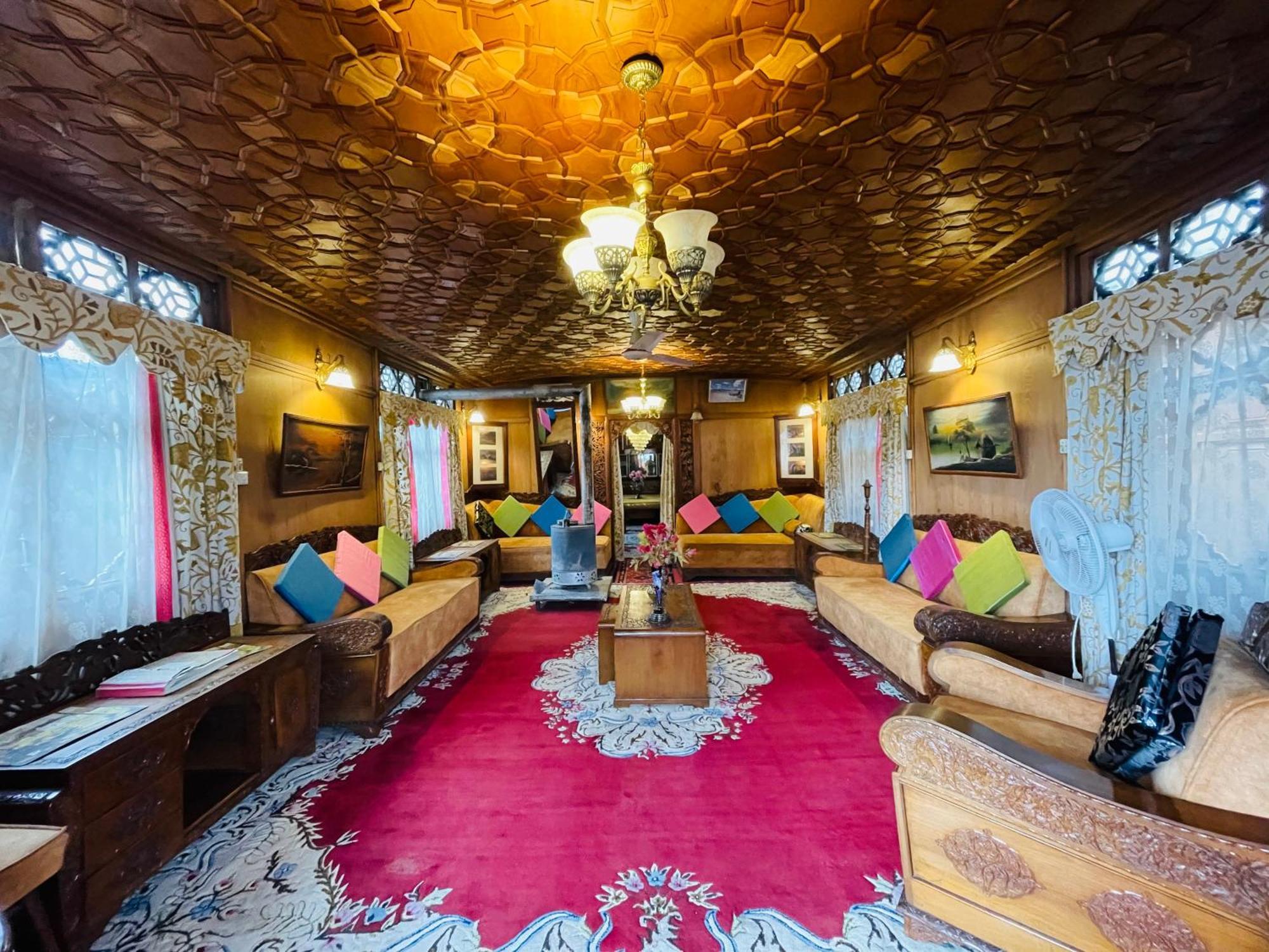 Srīnagar New Sea Palace Houseboats מראה חיצוני תמונה