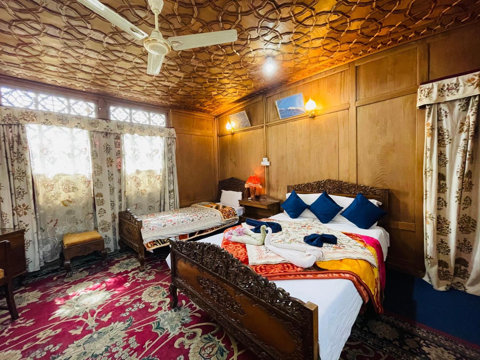 Srīnagar New Sea Palace Houseboats מראה חיצוני תמונה