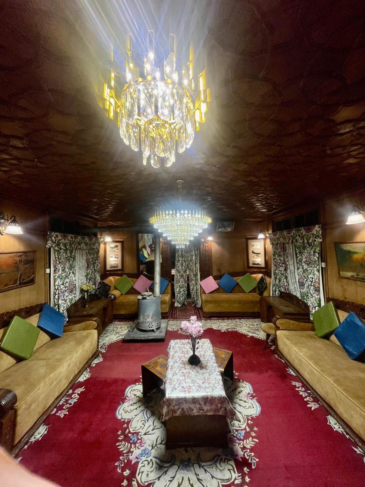 Srīnagar New Sea Palace Houseboats מראה חיצוני תמונה