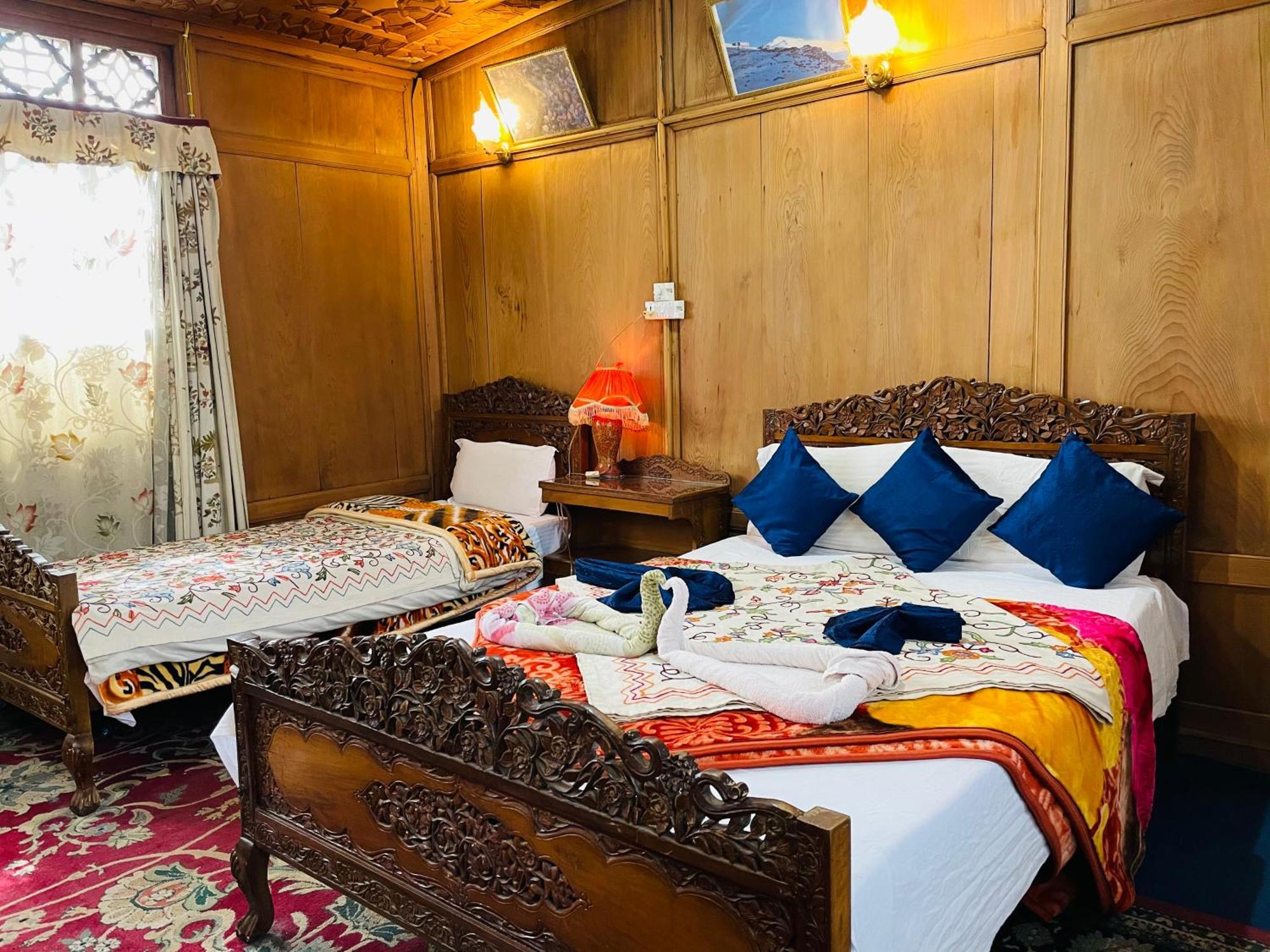 Srīnagar New Sea Palace Houseboats מראה חיצוני תמונה