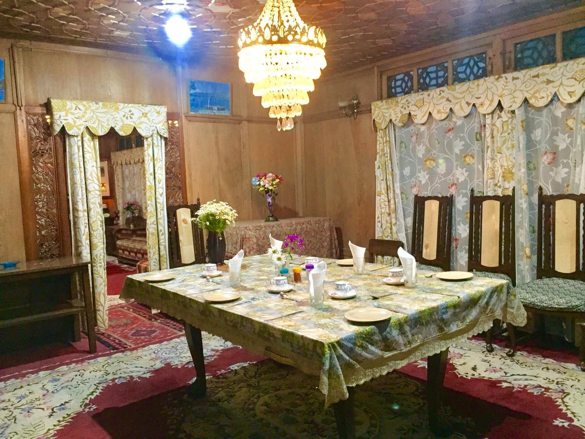 Srīnagar New Sea Palace Houseboats מראה חיצוני תמונה