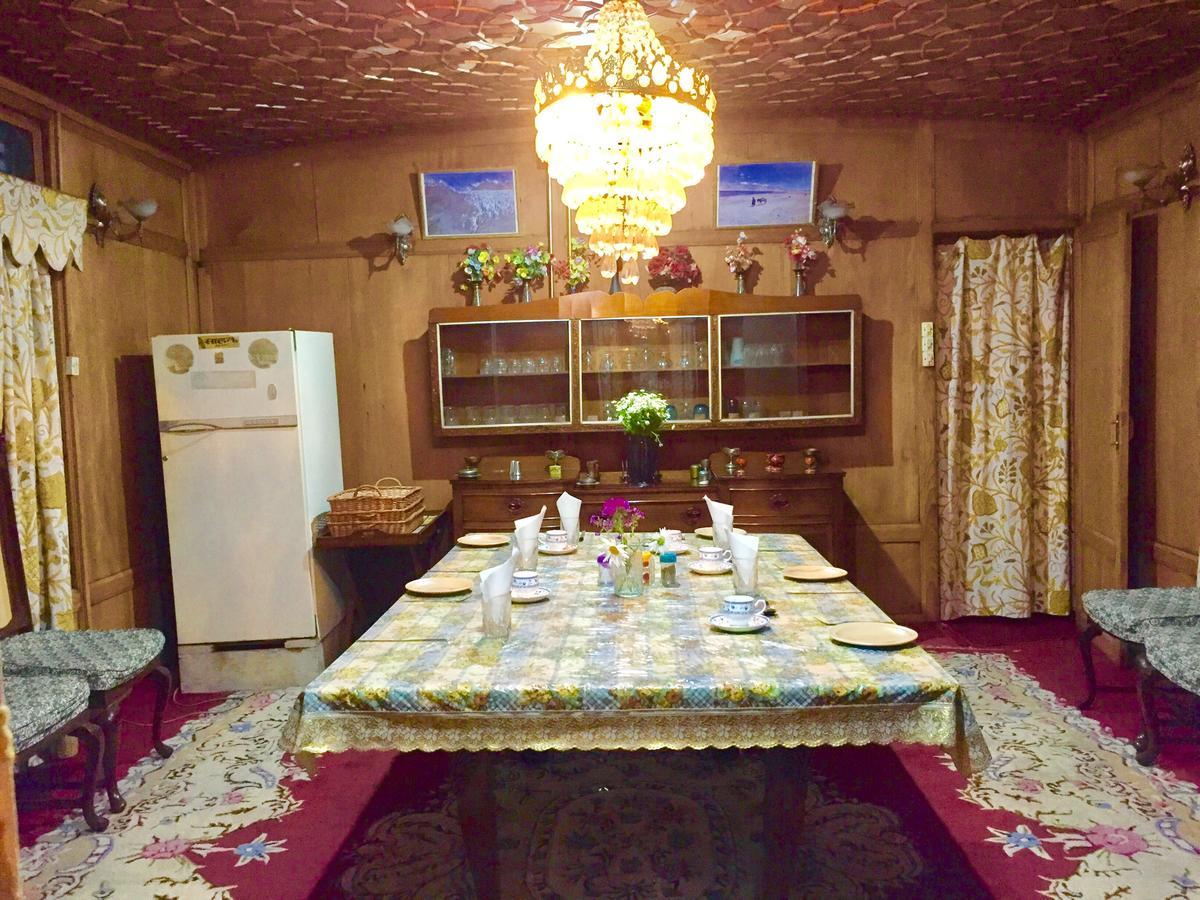 Srīnagar New Sea Palace Houseboats מראה חיצוני תמונה