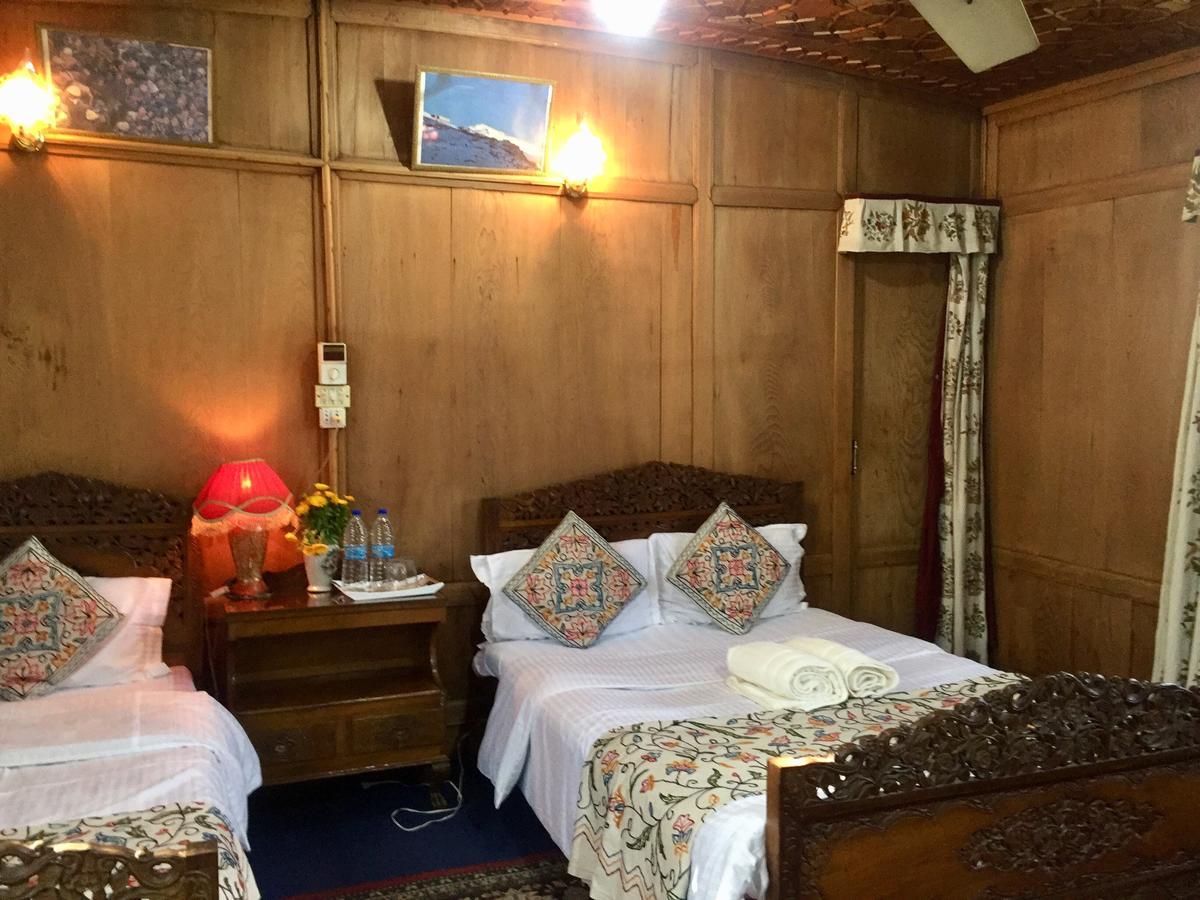 Srīnagar New Sea Palace Houseboats מראה חיצוני תמונה