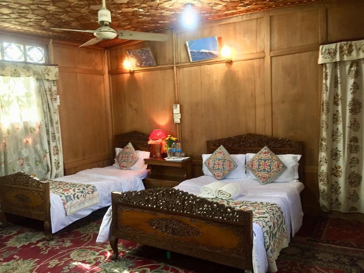 Srīnagar New Sea Palace Houseboats מראה חיצוני תמונה