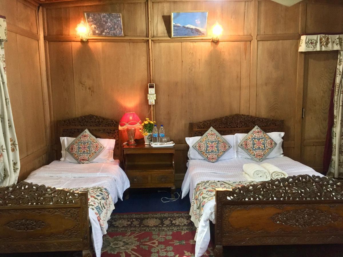 Srīnagar New Sea Palace Houseboats מראה חיצוני תמונה