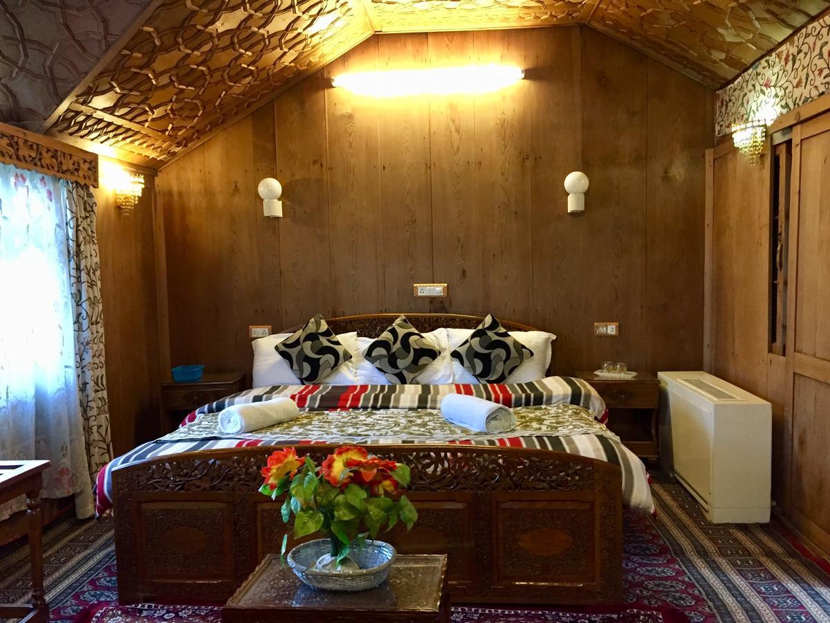 Srīnagar New Sea Palace Houseboats מראה חיצוני תמונה