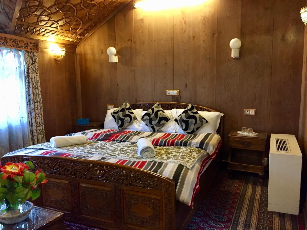 Srīnagar New Sea Palace Houseboats מראה חיצוני תמונה