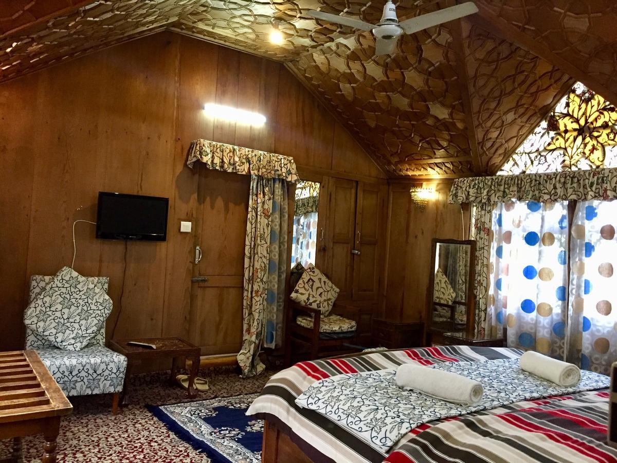Srīnagar New Sea Palace Houseboats מראה חיצוני תמונה