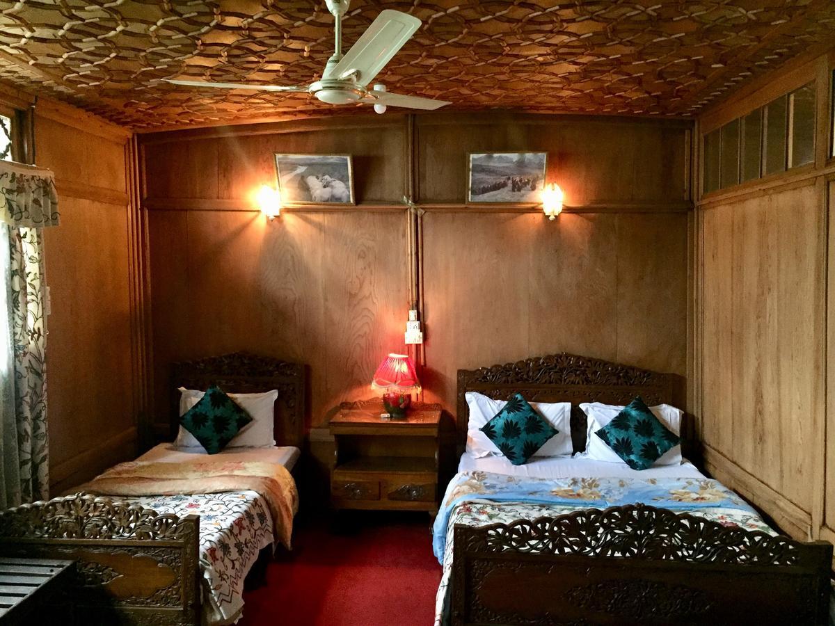 Srīnagar New Sea Palace Houseboats מראה חיצוני תמונה