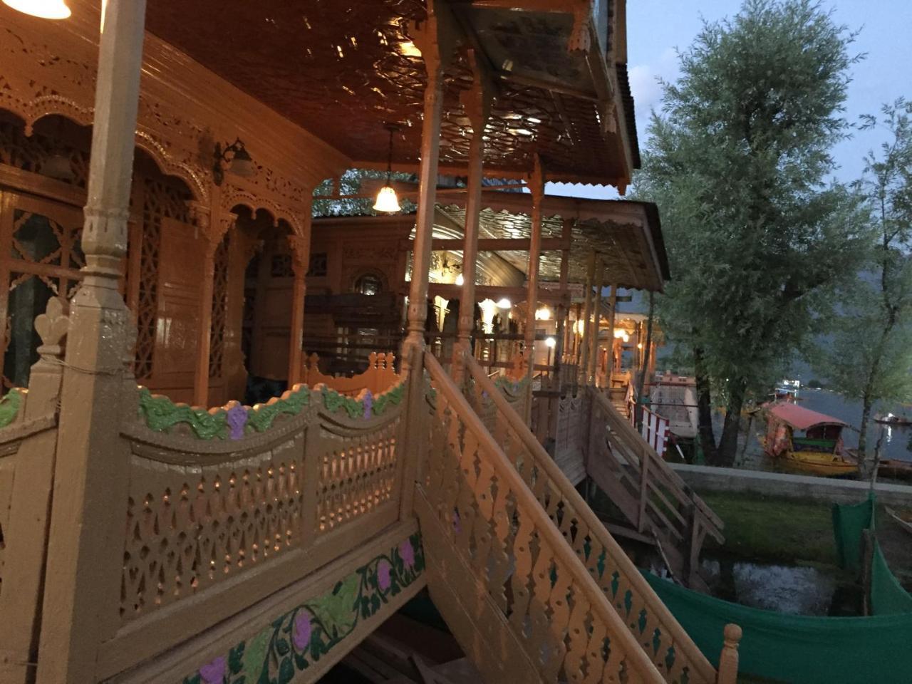 Srīnagar New Sea Palace Houseboats מראה חיצוני תמונה