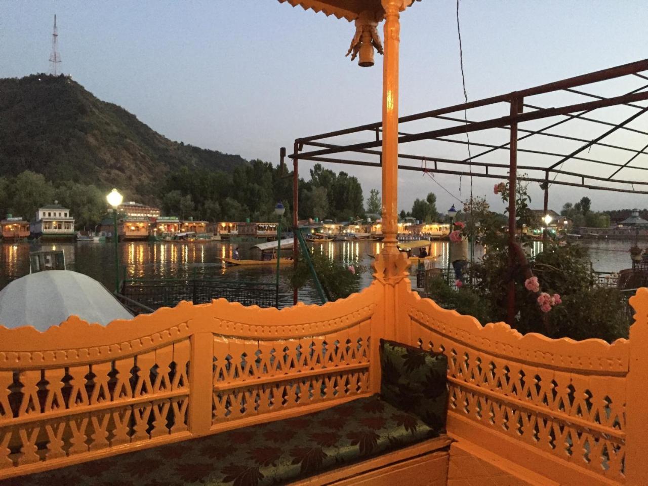 Srīnagar New Sea Palace Houseboats מראה חיצוני תמונה